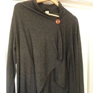 Dark gray opened long sleeve